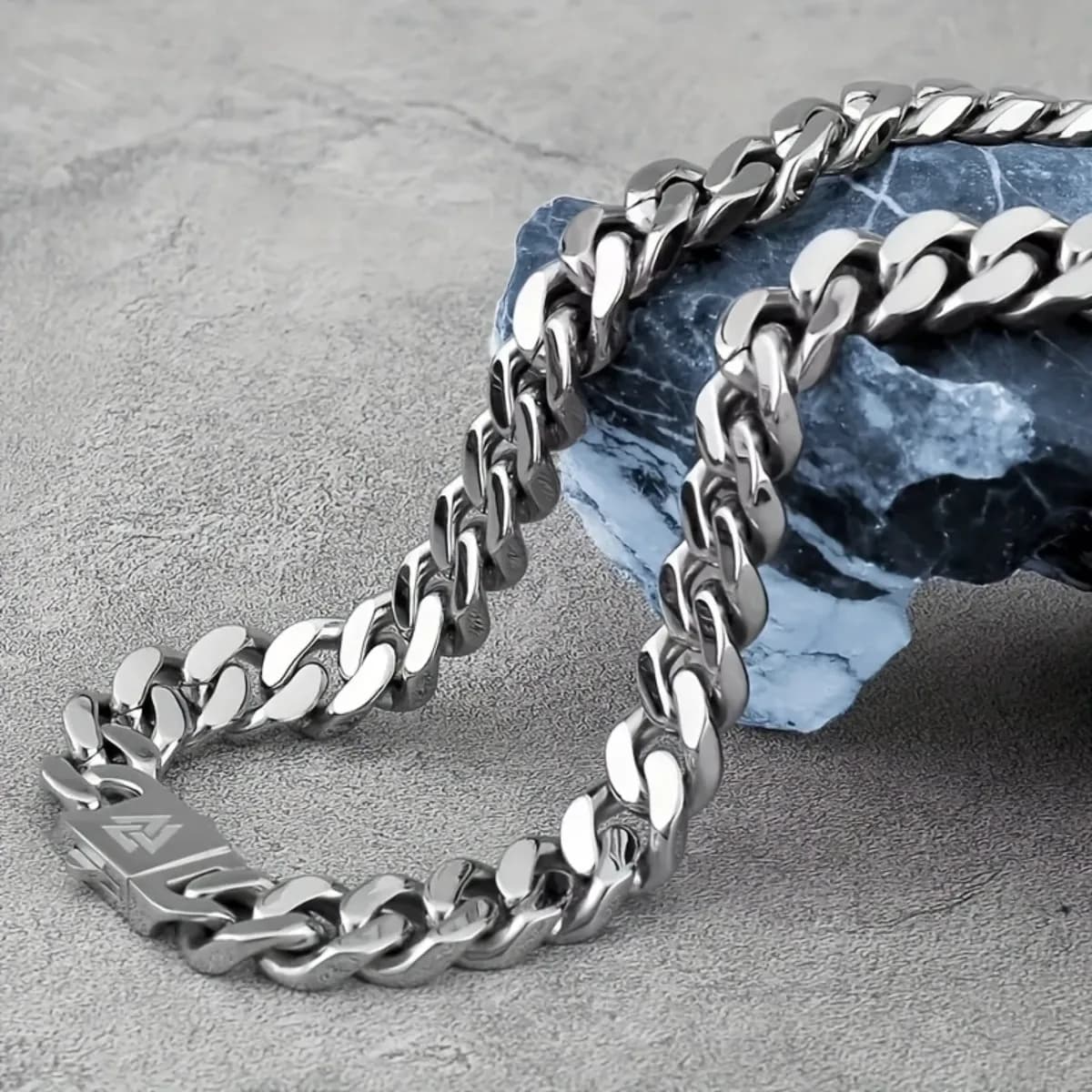 Europe and the United States hip-hop style stainless steel Cuban buckle necklace fashion retro minimalist punk men's necklace