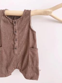 Summer Korean-style striped sleeveless jumpsuit for baby boys and girls, baby crew neck pocket jumpsuit, suitable for going out