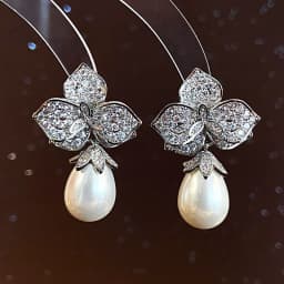 Fashionable and Elegant Three-Dimensional Flower Droplet Shaped Pearl Earrings