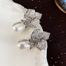 Fashionable and Elegant Three-Dimensional Flower Droplet Shaped Pearl Earrings