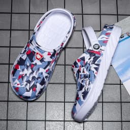 Light Men's Clogs Slippers Comfortable Summer Men Outdoor Wading Sandals Soft Beach Antiskid Sports Slippers Plus Size47 48 49
