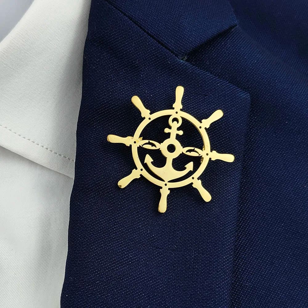 Original design rudder anchor hollow stainless steel gold-plated 18K brooch, suit lapel pin, men's formal dress accessories