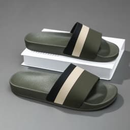 2025 Fashion men's and women's slippers Summer flat sandals Light family bathroom slippers couple indoor non-slip shower shoes