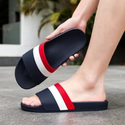 2025 Fashion men's and women's slippers Summer flat sandals Light family bathroom slippers couple indoor non-slip shower shoes