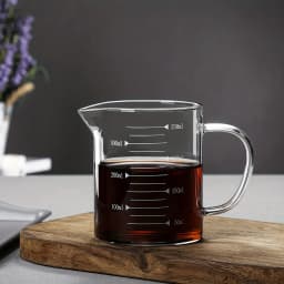 1PC With Lid Versatile Glass Measuring Cup, Precision Scale & Spout, Insulated Handle for Safe Pouring High temperature resistan