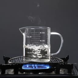 1PC With Lid Versatile Glass Measuring Cup, Precision Scale & Spout, Insulated Handle for Safe Pouring High temperature resistan