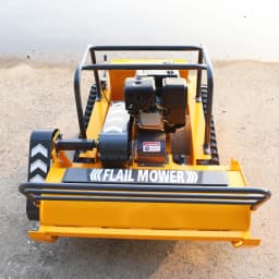 Remote-controlled lawnmower and remote-controlled grass shredder with a 45° working slope; garden tools for gardens and lawns.