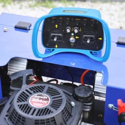 Remote-controlled lawnmower robot – a multi-functional intelligent device that integrates weeding, snow removal, and intelligent winter weeding functions. Free delivery to your door. Equipped with an industrial remote control for unparalleled flexibility.