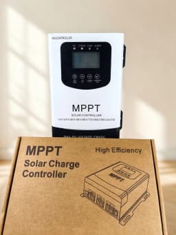 Fully Automatic PV MPPT Charge Controller, Solar Charger Compatible with Multiple Types of Storage Batteries, PV Regulator with RS485 Communication and LCD Touch Screen