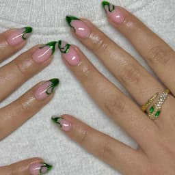 24Pcs Mid-length French Fake Nail with Silver Edge Design Round Head Almond False Nail Wearable Simple Finished Press on Nails