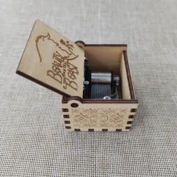 1pc Birthday Music Box Wooden Antique Carved Hand Cranked Classic Theme Music for Christmas Gifts Family Decoration