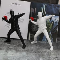 1 PC Resin Banksy Sculptures Flower Thrower Statue Home Decoration Desk Accessories Collectible Figurine Decorative Inter