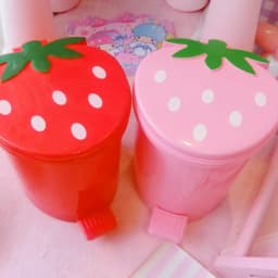 1Pcs Pink Plastic Trash Can Wastebasket Garbage Container Mini Portable Dustbin Strawberry Home Supplies Dustbin