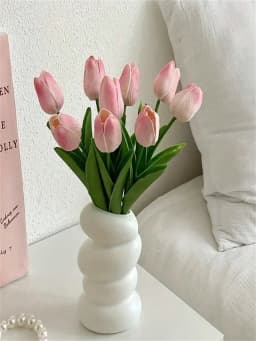 A Set of 6 Artificial Tulips, Suitable for Home Decoration and Tabletop Floral Decoration on Anniversaries (Vase Not Included)