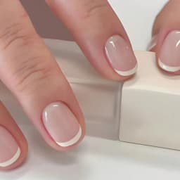 120PCS Short Square White French Simple Shiny False Nails Fashionable Wearable Nails Suitable for Daily Work, Study