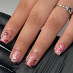 24Pcs Fairy White Flower Fake Nails Pink French Tip Press on Nails Short Square Wearable False Nail for Women Girls DIY Manicure