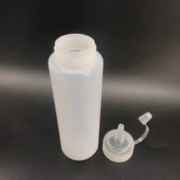 Large Squeeze Condiment Bottles with Nozzles Ketchup BBQ Sauces Olive Oil Bottle Dispenser Squeeze Sauce Bottle Kitchen Gadget