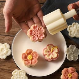 Mooncake Press Molds, Mid Autumn Festival Mooncake Mold Set 50g Flower Moon Cake Mold with 4Pcs Stamps