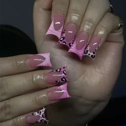 24Pcs Duckbill Press on Nails Y2K White French Edge Five Petal Flower Full Cover Acrylic Fake Nail Diamond inlaid Nail Art