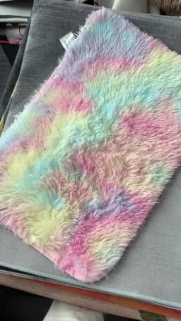 VIKAMA Silk and Wool Carpet, Solid Color, Simple Style, Suitable for Home Bedrooms, Bedside Rug, Dirt-resistant and Warm.
