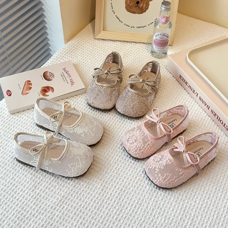 2026 Summer Kids Shoes Girls Sandals Lace Floral Princess Shoes Children Soft Sole Flat Party Dress Breathable Shoes