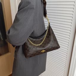 Elegant Women Luxury Leather Fashion Shoulder Bag High End Designer Tote Handbag For Stylish Urban Daily Commuter Lifestyle