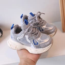Kids Casual Running Shoes with Thick Soles Boys Girls Fashion Versatile Sports Shoes 2026 New Children Mesh Breathable Sneakers