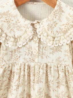 1-Piece Spring and Autumn Girls' Double-Sided Crinkled Light Coffee-Colored Printed Dress, Cute Cotton Country-Style Doll Collar Princess Dress, Long-Sleeve Lace Plush Trim Collar, Comfortable Dress for Baby Girls, Soft and Breathable for Toddlers and Young Children, Suitable for Outings