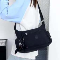 Unique Commuter Diaper Bag Ladies Messenger Bag Solid Color Leather Designer Paris Fashion Popular Classic