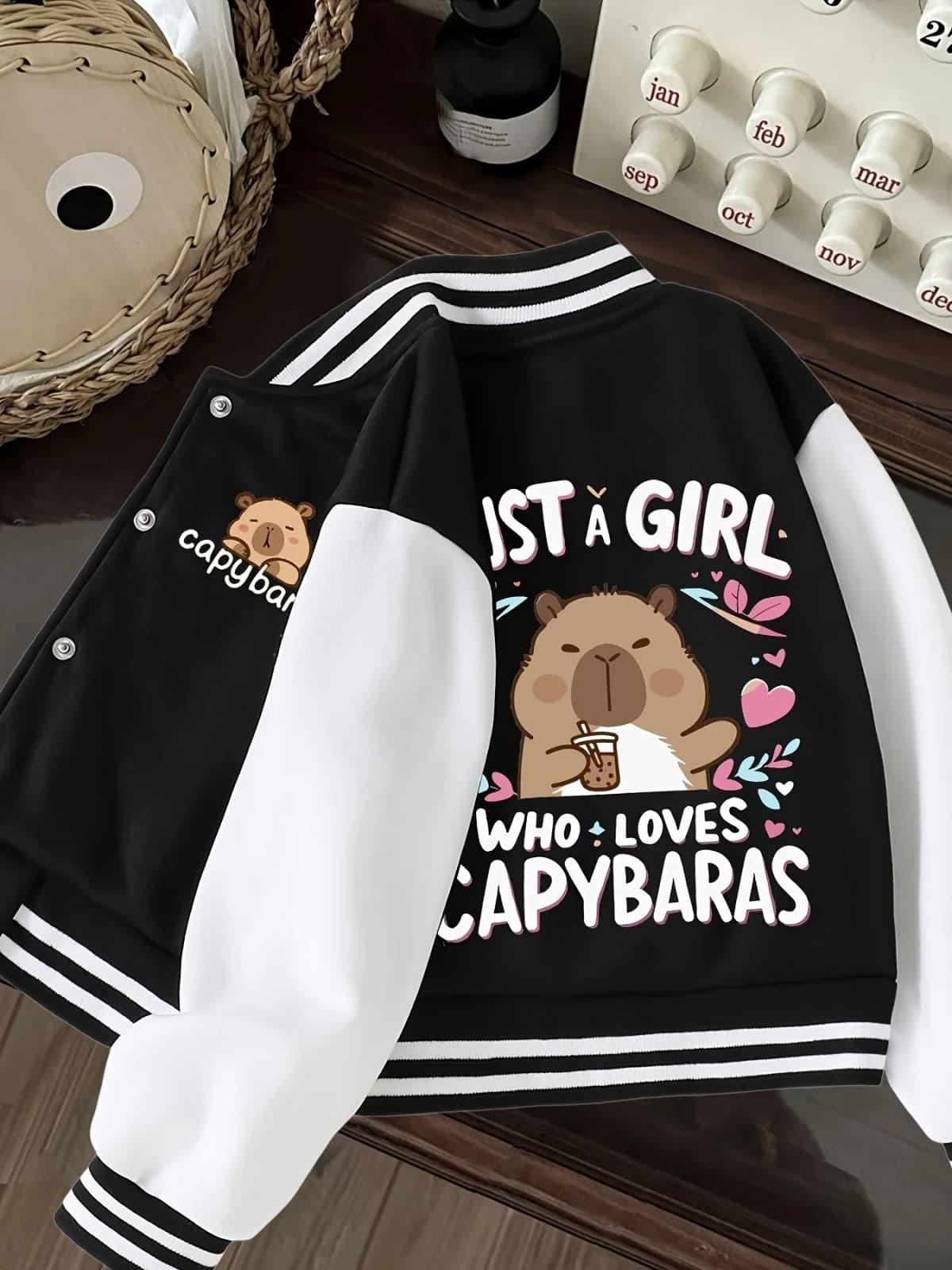 Girls' Spring and Autumn Baseball Jacket, Children's Short Baseball Jacket with Capybara and English Letter Print, Suitable for 4-12 Year Old Kids, Casual Versatile Clothing for Home and Outdoor Wear