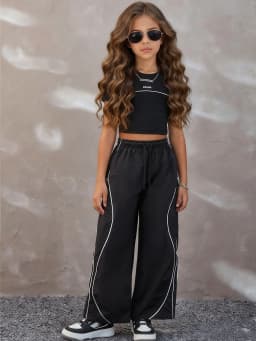 Summer Street Style Casual Outfit for Teenage Girls: Black T-Shirt + Color-Blocked Wide-Leg Pants Two-Piece Set, Stylish and Fashionable, Suitable for Children Aged 5-13, Versatile for Home, Leisure, and Outings