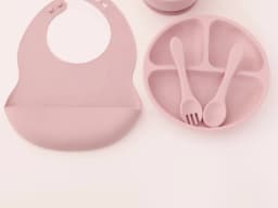 Color Kids 5PCS Silicone Baby Feeding Set Suction Dishes Plate BPA Free Sucker Bowl Bib Spoon Fork Training Tableware Gift Set
