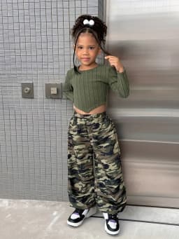 Trendy Girls 2Pcs Co-Ord, Olive Ribbed Long Sleeve Crop Top & Camouflage Wide Leg Trousers for Daily Street Style