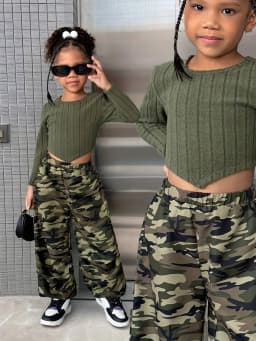 Trendy Girls 2Pcs Co-Ord, Olive Ribbed Long Sleeve Crop Top & Camouflage Wide Leg Trousers for Daily Street Style
