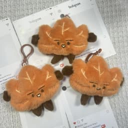 Cute Tongtong Plush Keychain Bag Charm Maple Leaf Interesting Doll Bag Accessory for Backpack Hanging Decoration