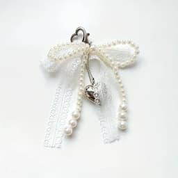 Lace Pearl Bow Keychain, Ladies Pearl Bow, Bag Pendant Keychain, Backpack Charm Keychain, Heart-Shaped Bag Pendant, Bead Keychain, Bow Pendant, Keychain Additions for Gifts, Wallets, Bags, Backpacks, Satchels