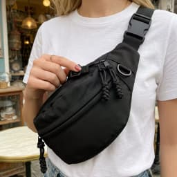 Simple and Lightweight Unisex Chest Bag, Crossbody Bag, Shoulder Bag, with Adjustable Shoulder Strap, Built-In Large Capacity Design, Frees Your Hands, Suitable for Daily Commuting, Travel, and Student Use