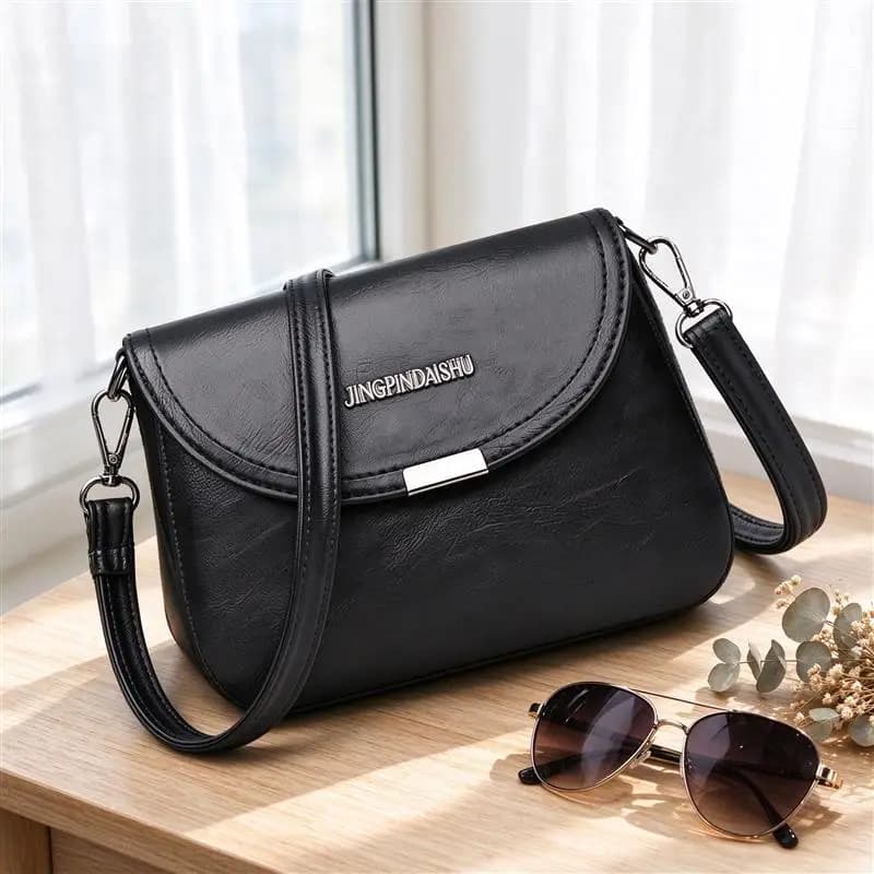 The Neutral Color Bags Are Suitable for Daily Commuting and Office Use. They Come in Single-Shoulder and Hand-Held Styles.
