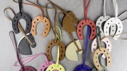Horse Head Horseshoe Bag Charm, Equestrian Purse Accessory Gift, Handmade PU Leather Pony Ornament for Bags, Vintage Horse Gifts
