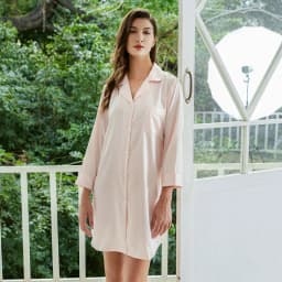 Matching Bridal Party Night Shirts Wedding Outfit for Bridesmaids Custom Name Bridesmaid Pajamas Sleep Shirts Satin Robe Pjs