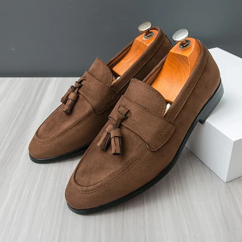 Mens Tassels Loafers Comfortable Suede Shoes Men Leather Low-heel Wedding Moccasins British Style Non-Slip Retro Driving Shoes