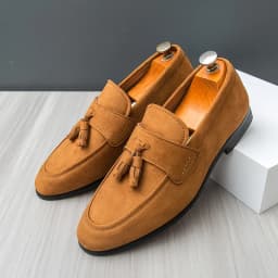 Mens Tassels Loafers Comfortable Suede Shoes Men Leather Low-heel Wedding Moccasins British Style Non-Slip Retro Driving Shoes