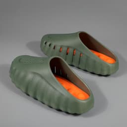 New Men's Slippers Outdoor Soft Thick Sole Slides Breathable Sandals Non-Slip Bathroom Slippers Lightweight Summer Beach Sandals