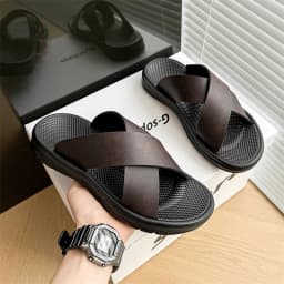 Men's Fashionable Summer Clogs Non-Slip Thick Sole Wear-Resistant Lightweight Comfortable Slip-On Slippers Beach Casual Sandals