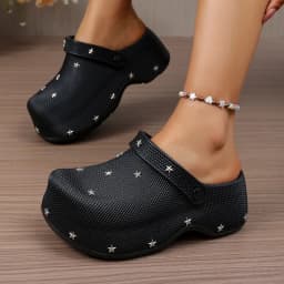 Y2K Metal Star Chunky Platform Clogs Sandals Women Summer 2026 Soft Thick Bottom Garden Shoes Woman's Lightweight Beach Slippers