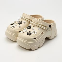 Fashion EVA Clogs, Removable DIY Platform Height-Boosting Clogs with Pearl Chains, Pearls & Black-White Flower Charms, All-Seaso