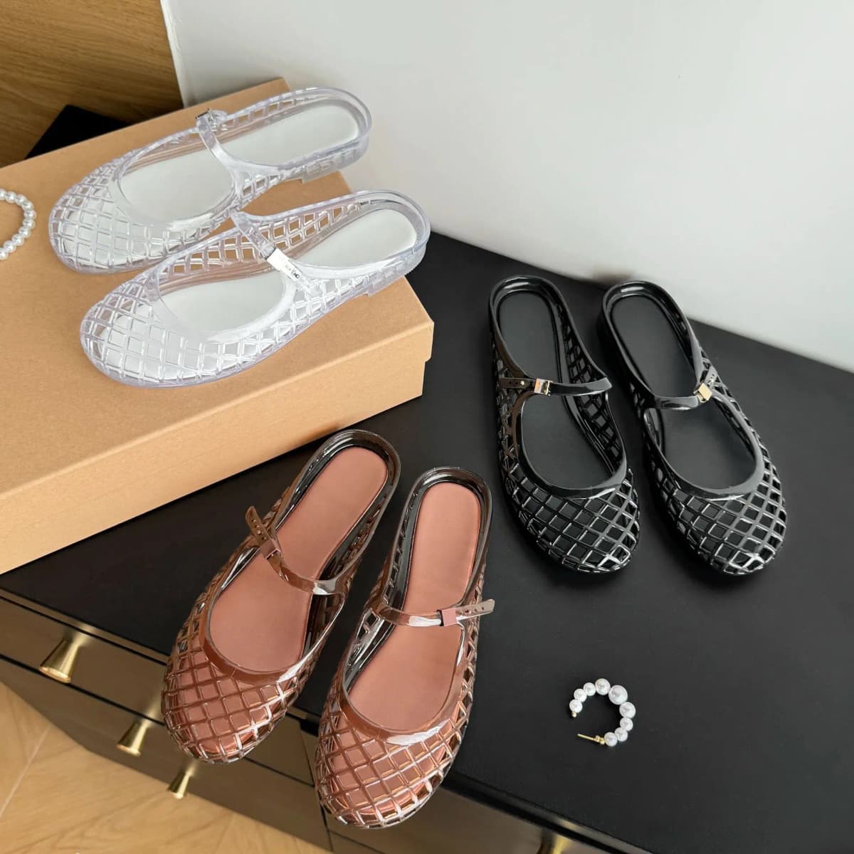 Women Hollow Jelly Mules Slippers Summer Mary Jane Round Toe Slip On Crystal PVC Sandals Breathable Outdoor Beach Flat Shoes
