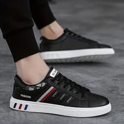 A Pair of White Sneakers, Perfect for Skateboarding, Casual Sports, and Everyday Wear. Lightweight with A Soft Sole, Suitable fo