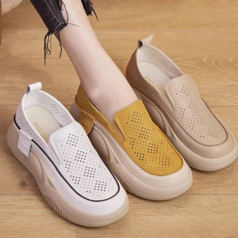 Round Toe Fitting Single Shoe and Soft Sole 2024 New Summer Thick Sole Small White Shoes for Women Female Hollow Out Loafers