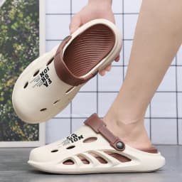 Summer Men‘s Outdoor Sandals Slippers Beach Comfortable Thick Soft Sole Clogs Men Casual Shoes Garden Shoes Mens Beach Sandals